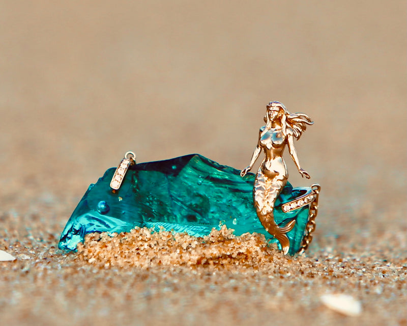 For many the Awakening story starts with remembering Lemuria, its mermaid, dolphins ....  14k Mermaid sitting atop an electric blue Andara, on an 18K gold necklace with diamonds holders.