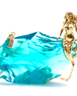 For many the Awakening story starts with remembering Lemuria, its mermaid, dolphins ....  The Mermaid is sitting on an electric blue Andara remind you of last lives, of Galactic selves. It also  bring the remembrance that time is a construct.